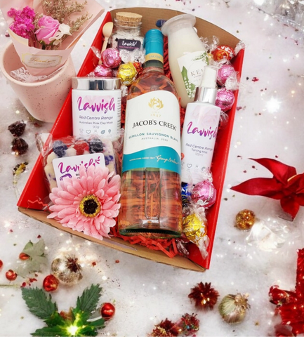 Lavvish Pamper Pack with wine